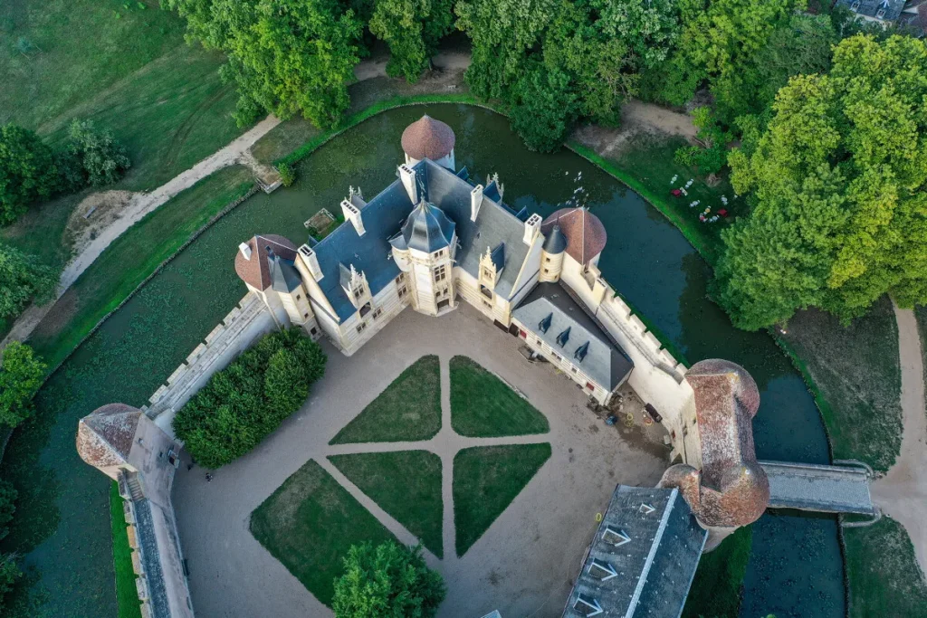 Château d’Ainay le Vieil - Berry jardin