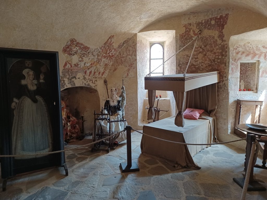 La chambre de la Fileuse château de Jumilhac