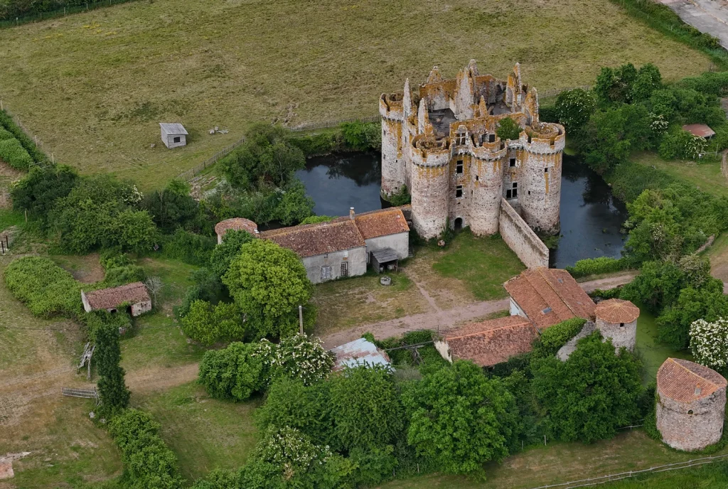 Le château de l’Ebaupinay