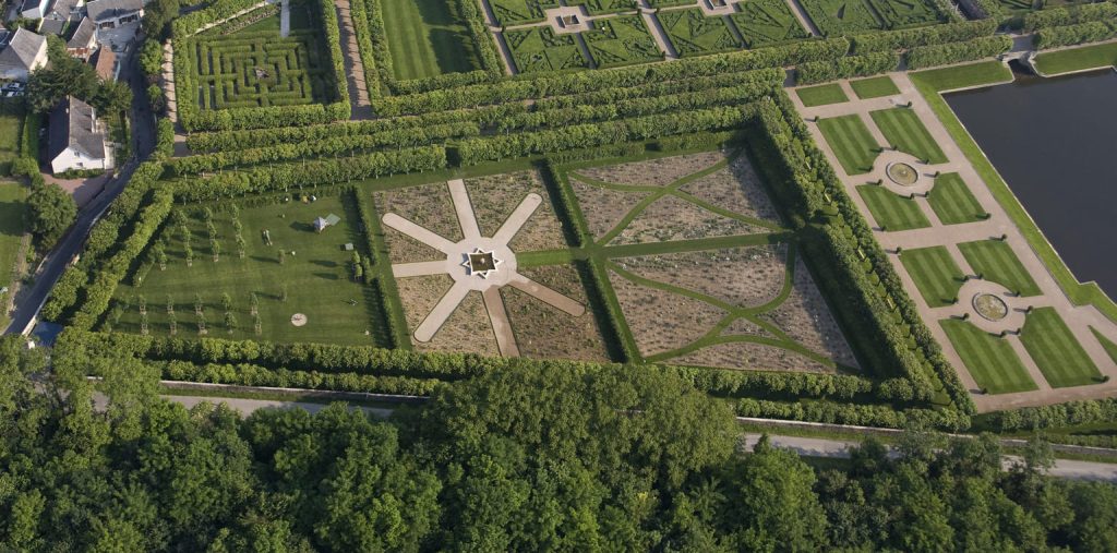 chateauvillandry-jardin-soleil-vue-aerienne-2007